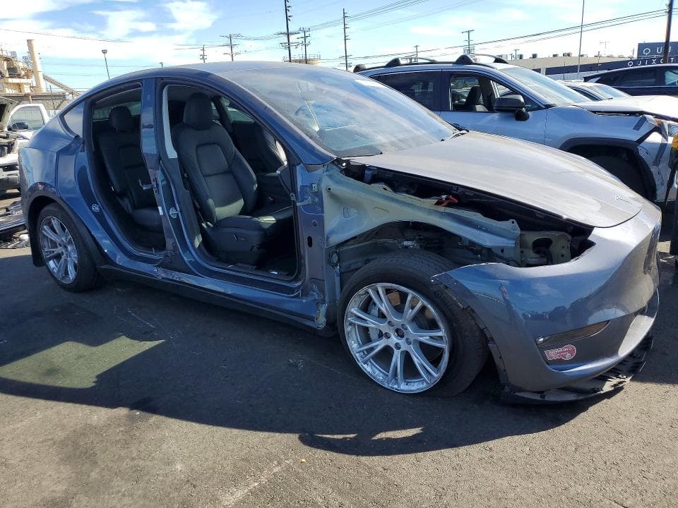 2023 TESLA MODEL Y 4