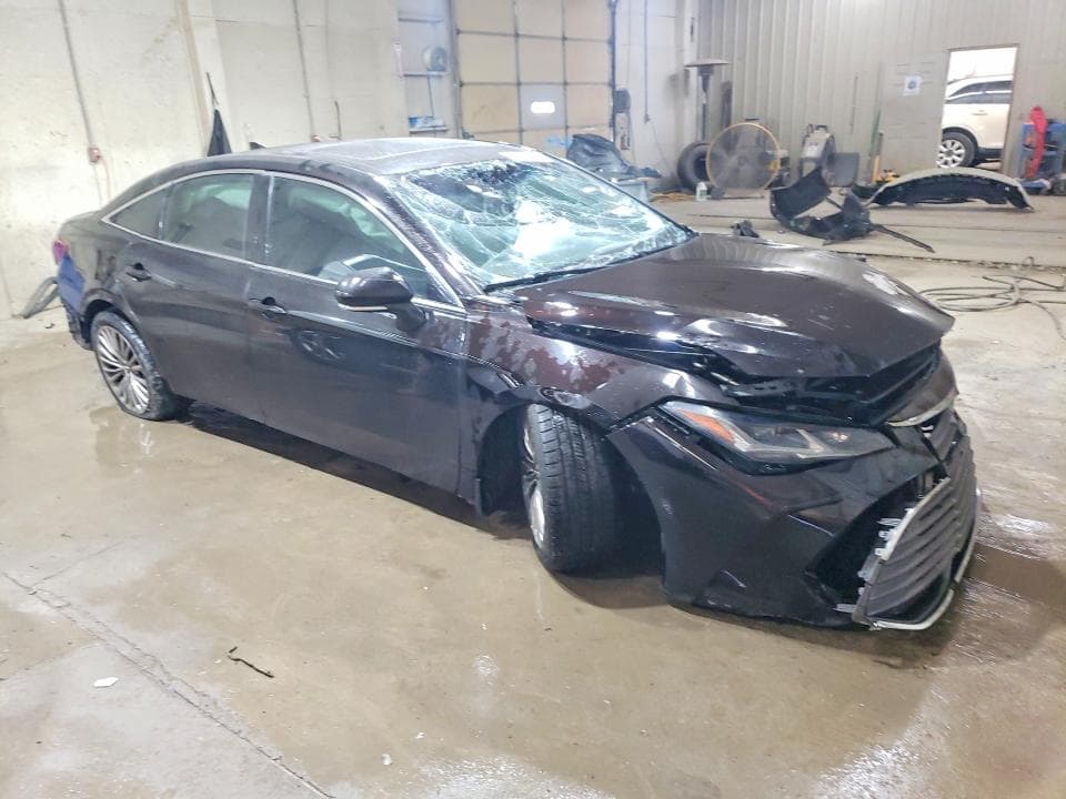2019 TOYOTA AVALON LIMITED 4