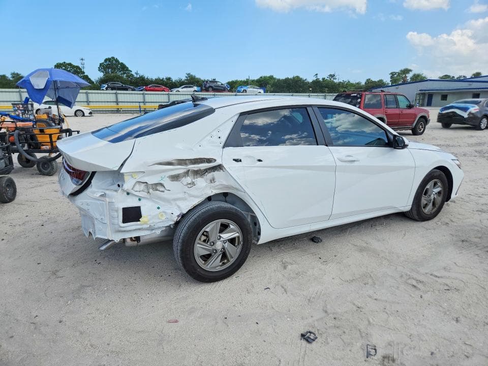 2026 HYUNDAI ELANTRA SE 3