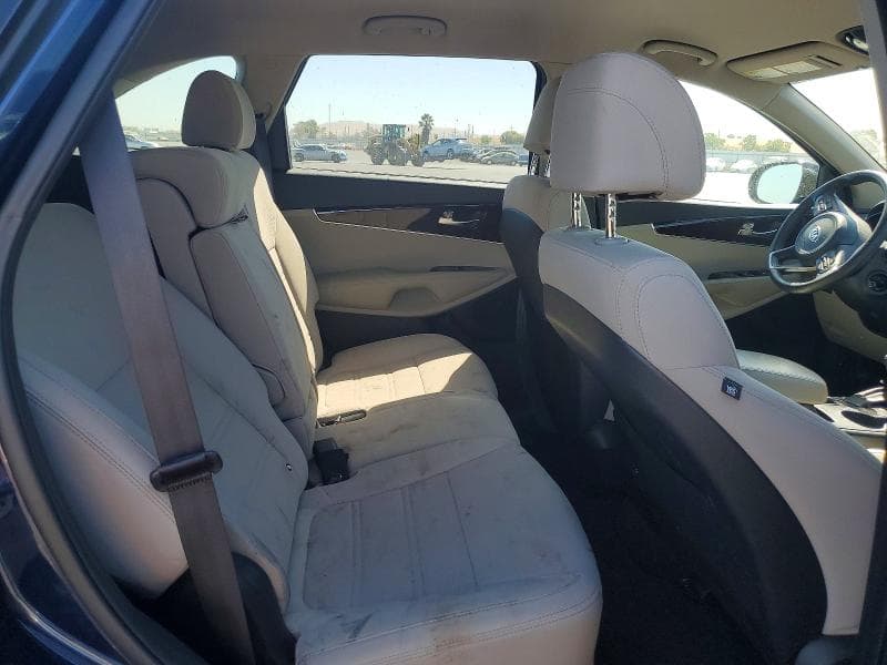 2017 KIA SORENTO LX 11