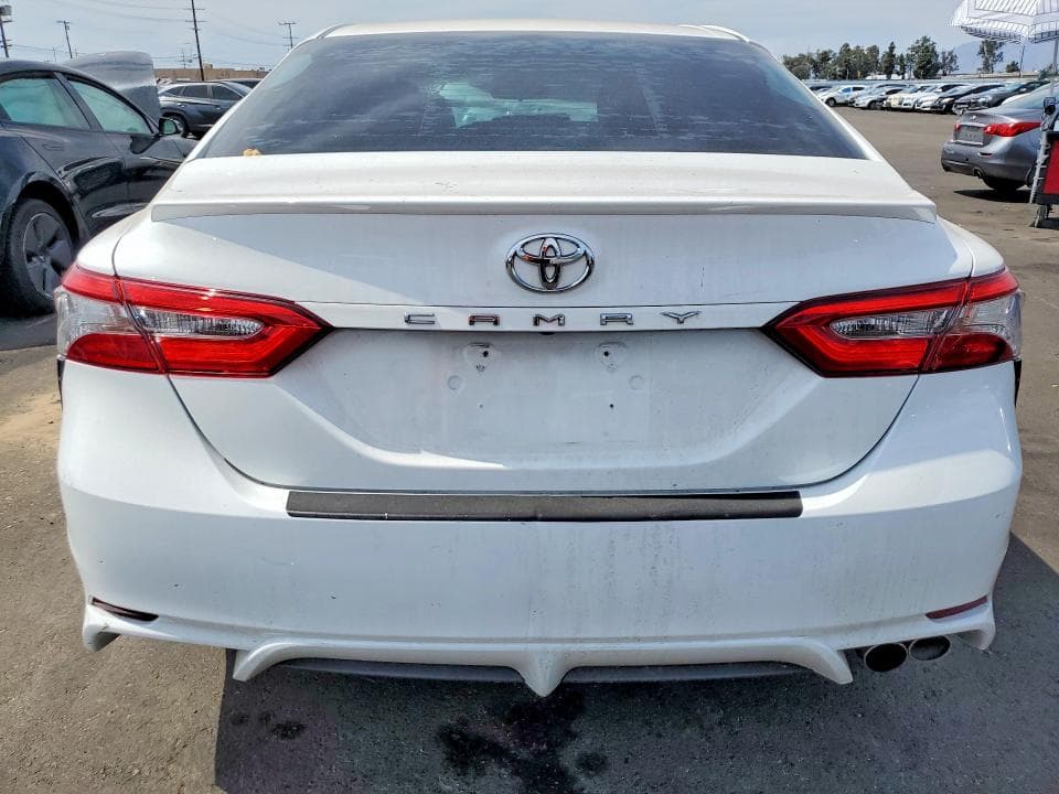 2018 TOYOTA CAMRY SE 6