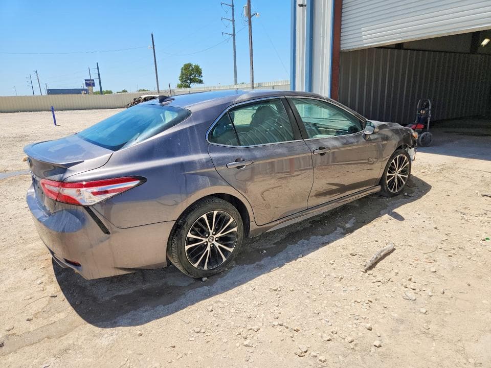 2020 TOYOTA CAMRY SE 3