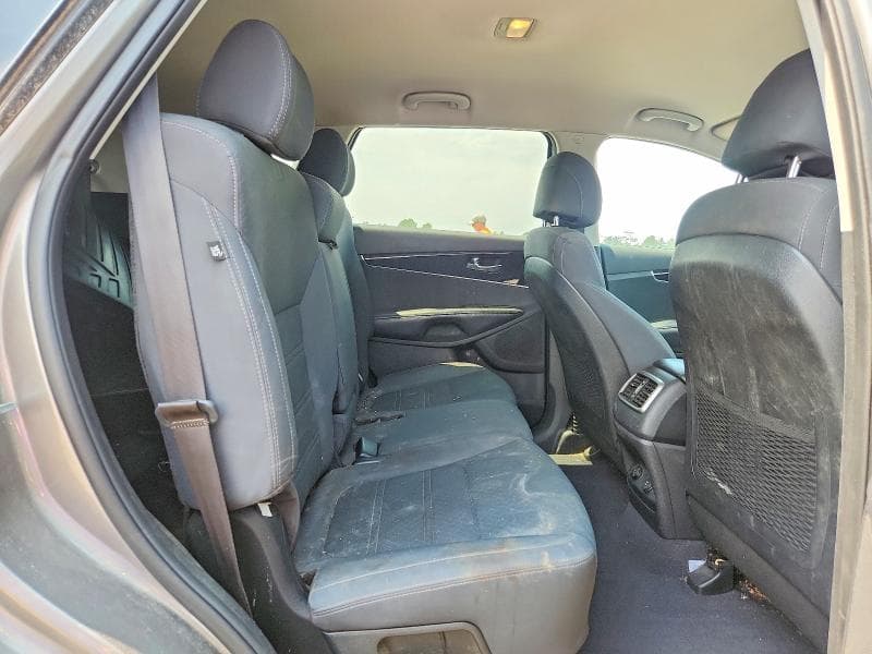 2017 KIA SORENTO LX V6 11