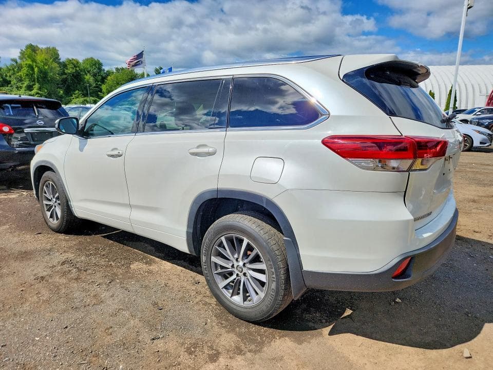2018 TOYOTA HIGHLANDER XLE 2