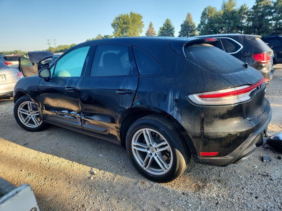 2024 PORSCHE MACAN BASE 2