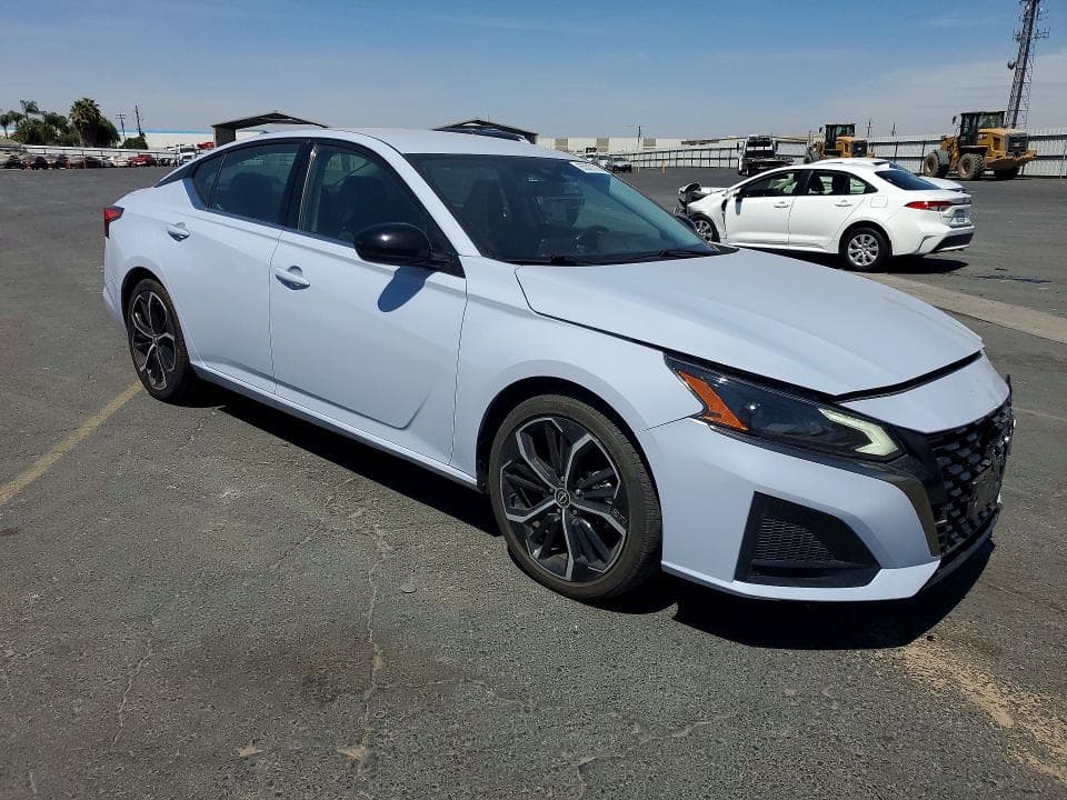 2024 NISSAN ALTIMA SR 4
