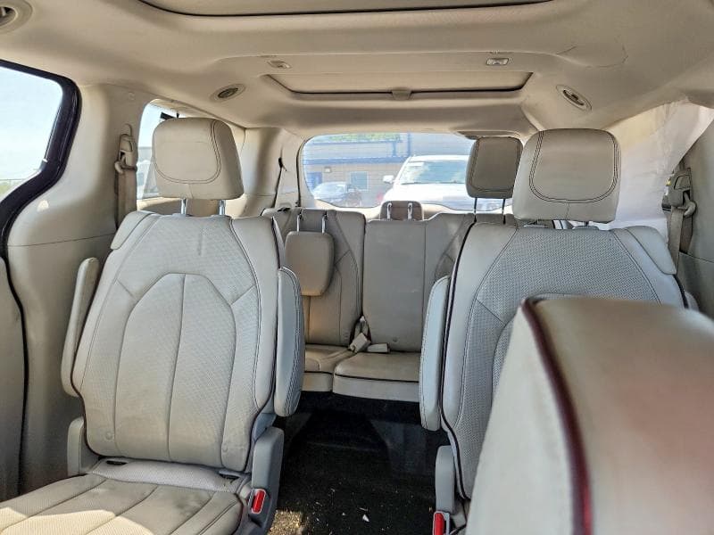 2017 CHRYSLER PACIFICA LIMITED 10