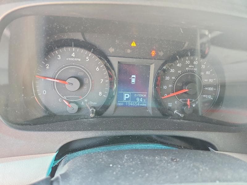 2017 TOYOTA SIENNA LE 9