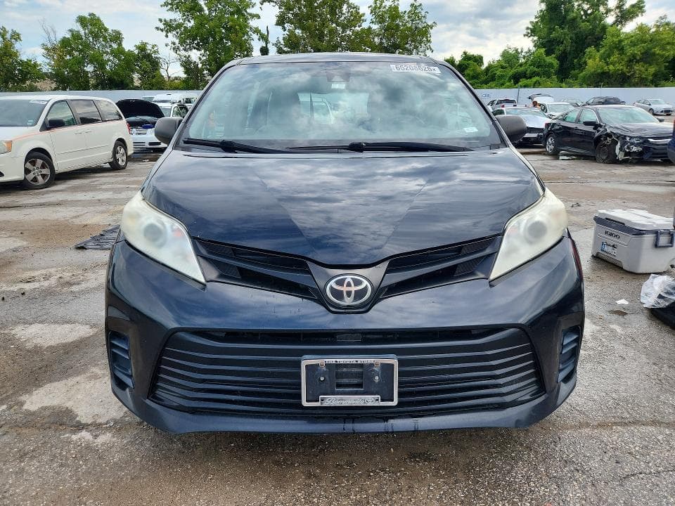 2018 TOYOTA SIENNA L 5