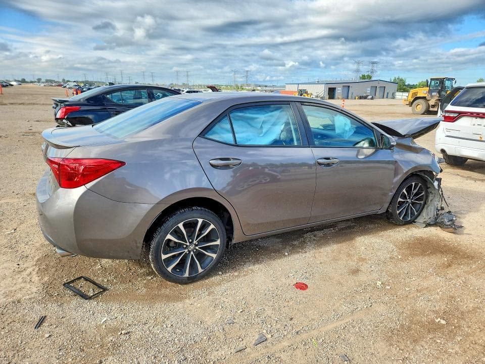 2017 TOYOTA COROLLA SE 3
