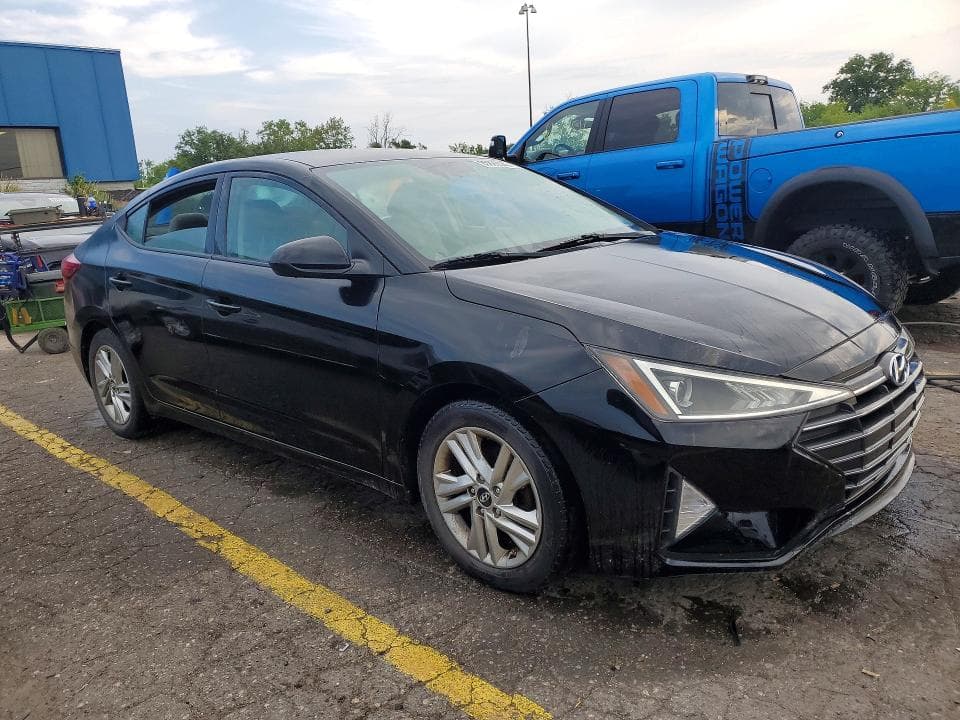 2020 HYUNDAI ELANTRA SEL 4