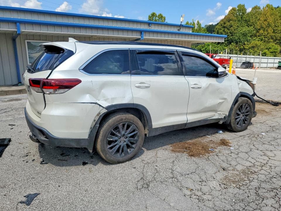 2019 TOYOTA HIGHLANDER SE 3
