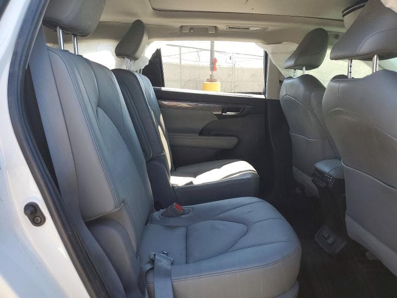 2024 TOYOTA HIGHLANDER PLATINUM 11