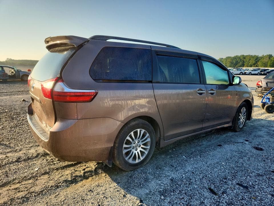 2020 TOYOTA SIENNA XLE PREMIUM 8-PASSENGER 3