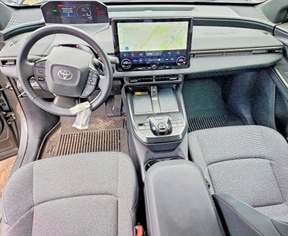2026 TOYOTA BZ XLE PLUS 8