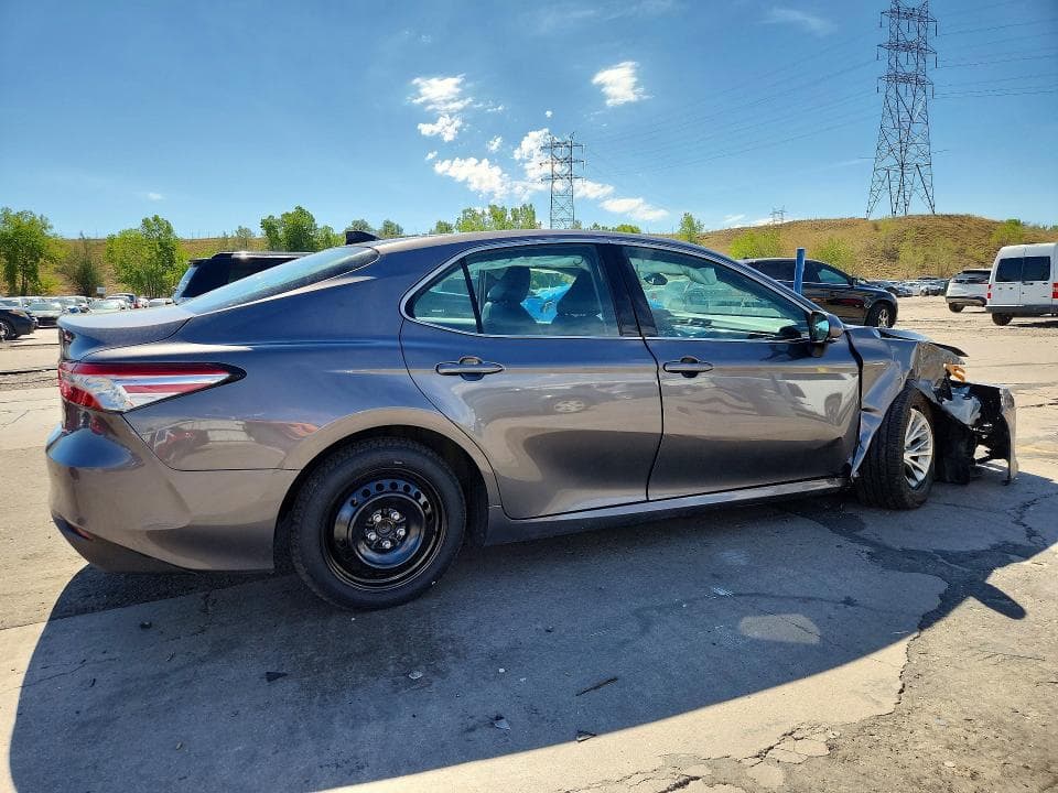 2020 TOYOTA CAMRY XLE 3