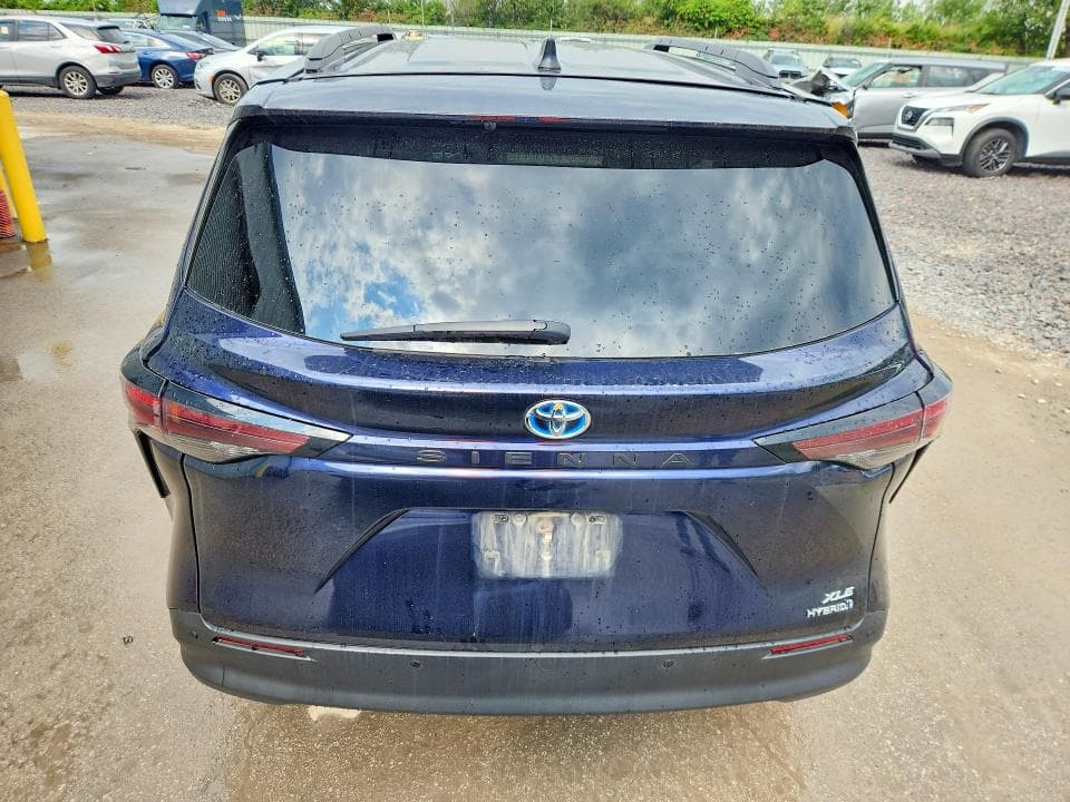 2024 TOYOTA SIENNA XLE 6