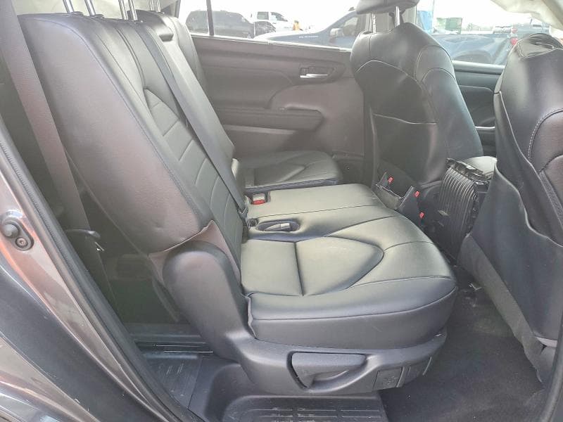 2023 TOYOTA HIGHLANDER XLE 11