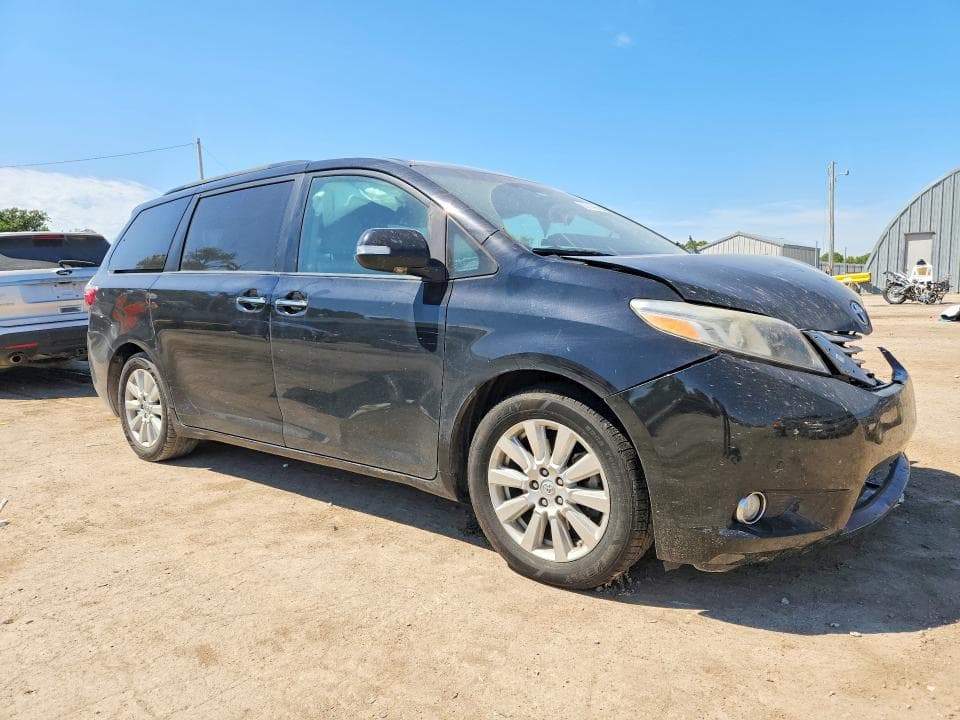 2017 TOYOTA SIENNA BASE 4
