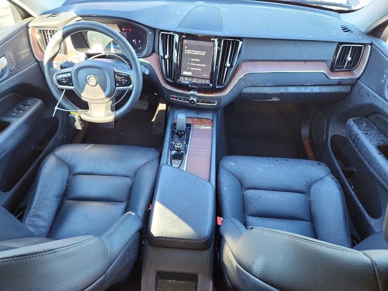 2024 VOLVO XC60 PLUS 8