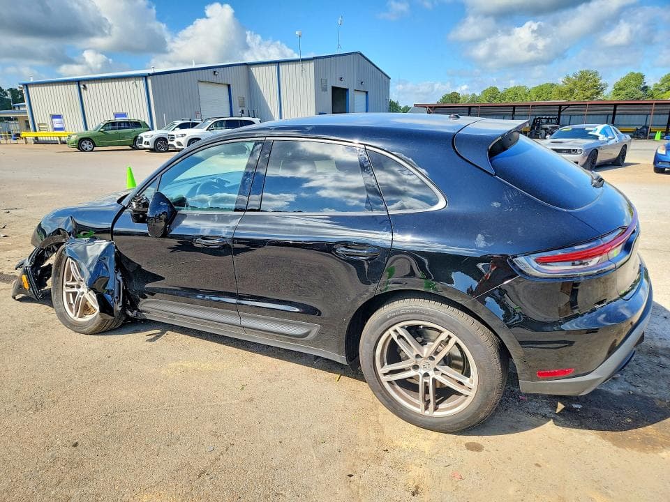 2023 PORSCHE MACAN BASE 2