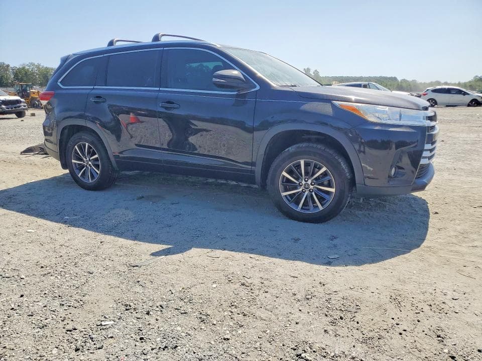 2017 TOYOTA HIGHLANDER XLE 4
