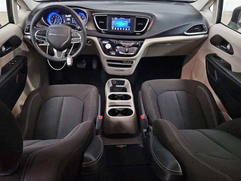 2021 CHRYSLER VOYAGER LX 8