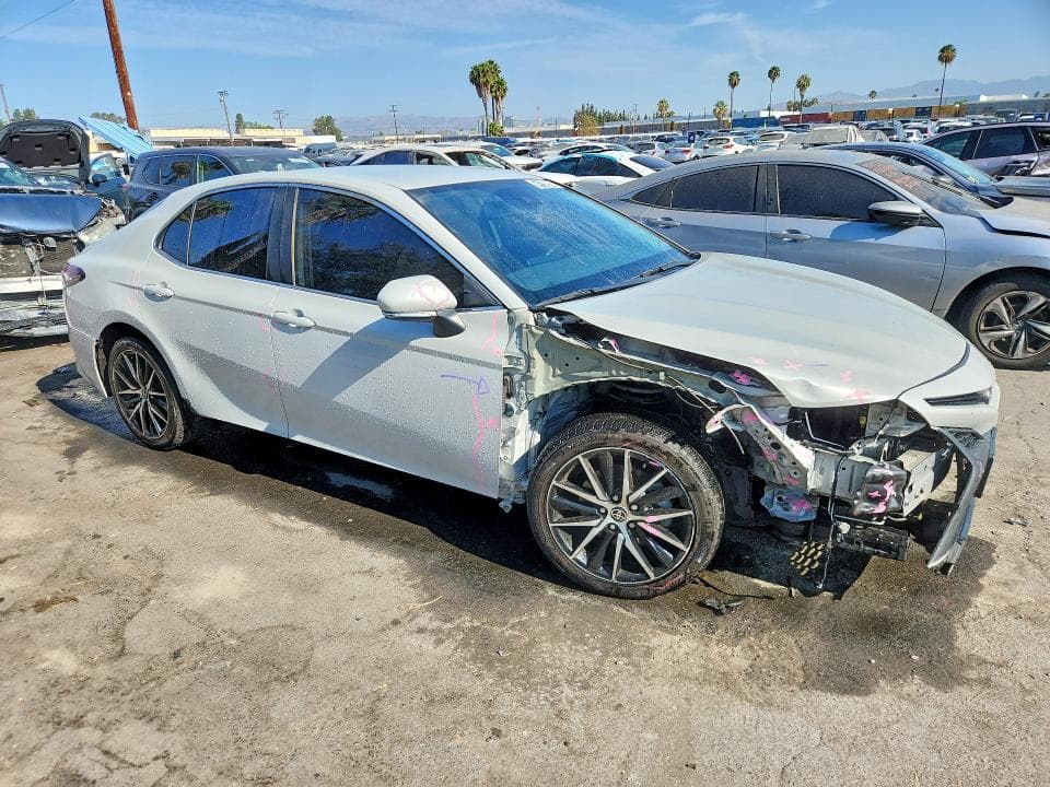 2022 TOYOTA CAMRY SE 4