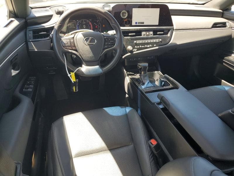 2025 LEXUS ES 300H 8