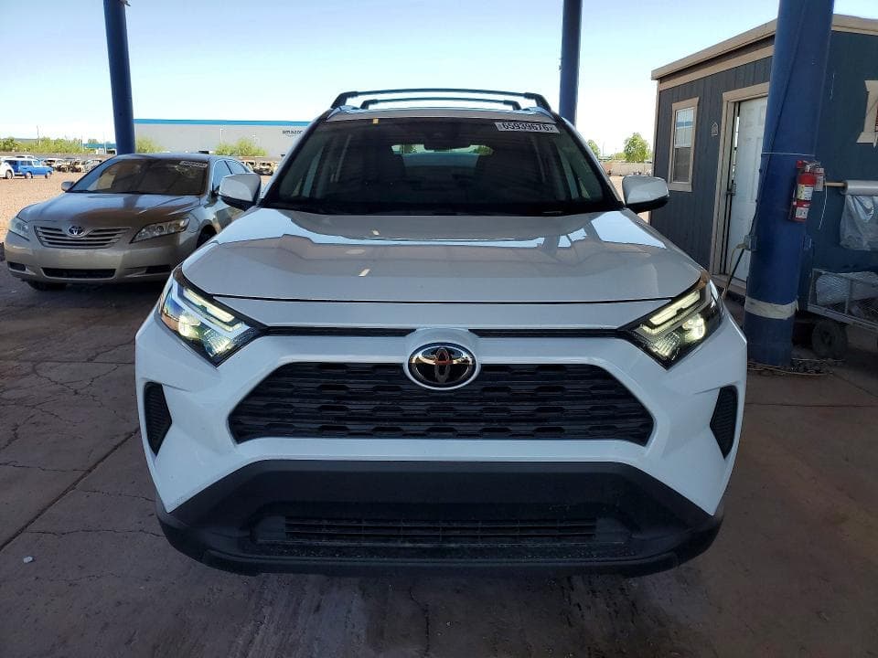 2025 TOYOTA RAV4 XLE 5