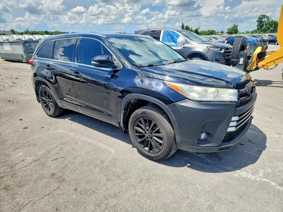 2018 TOYOTA HIGHLANDER XLE 4