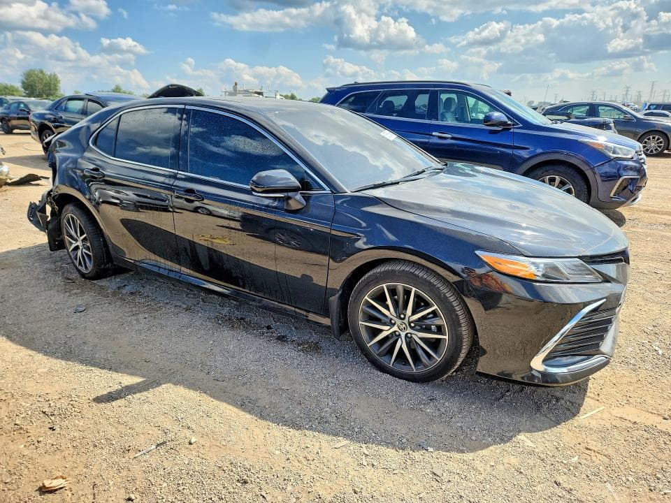 2023 TOYOTA CAMRY XLE 4