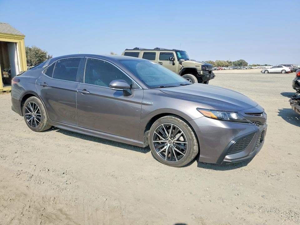 2021 TOYOTA CAMRY SE 4