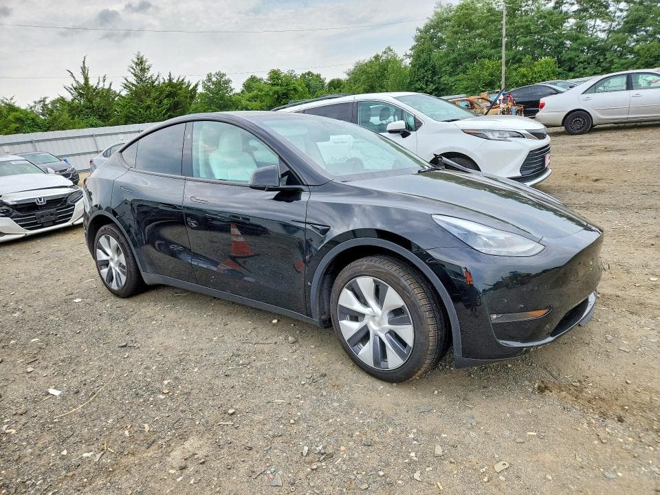 2023 TESLA MODEL Y 4