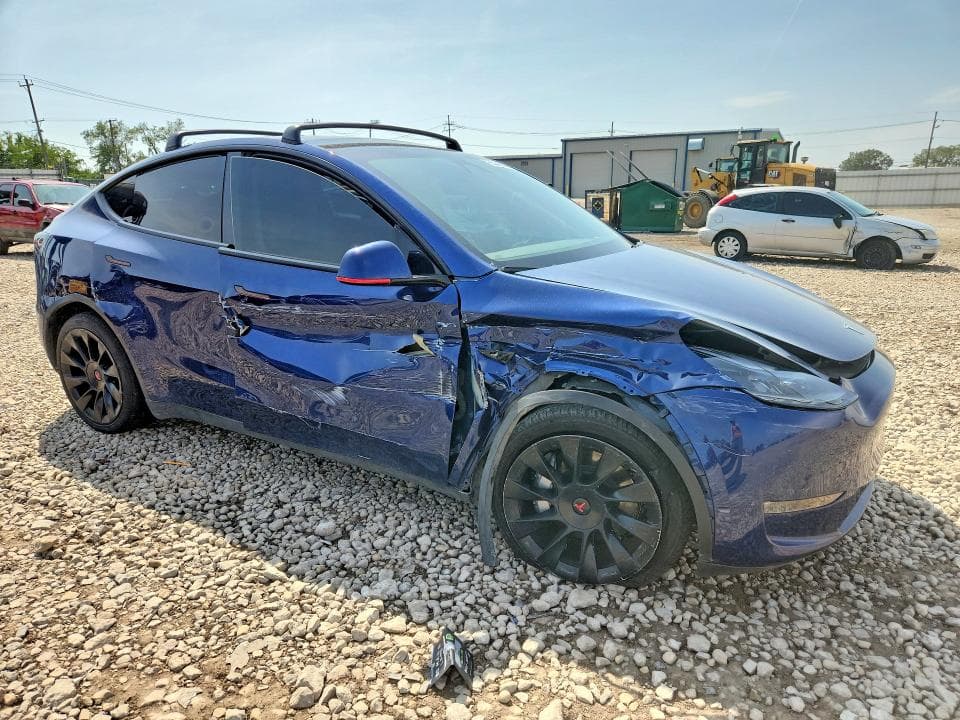 2024 TESLA MODEL Y 4