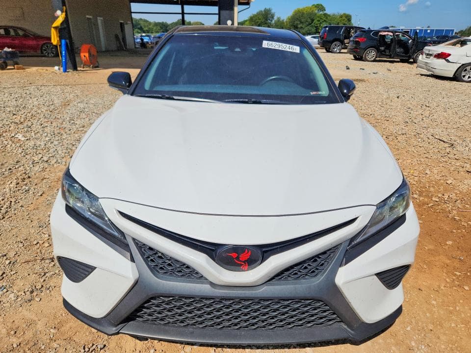 2018 TOYOTA CAMRY SE 5