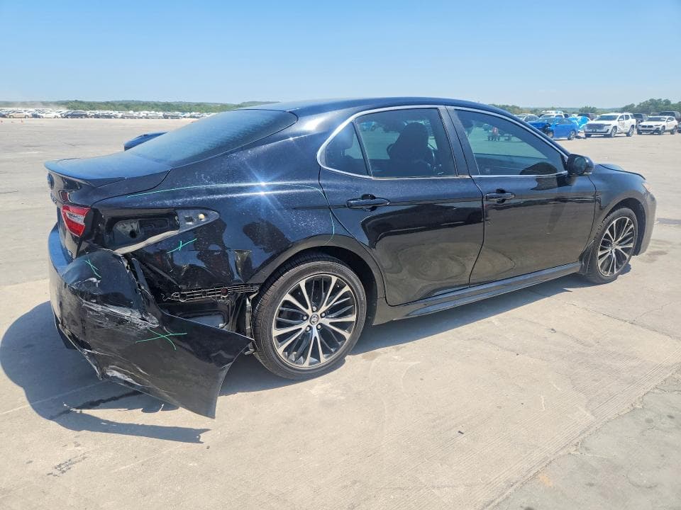 2018 TOYOTA CAMRY SE 3