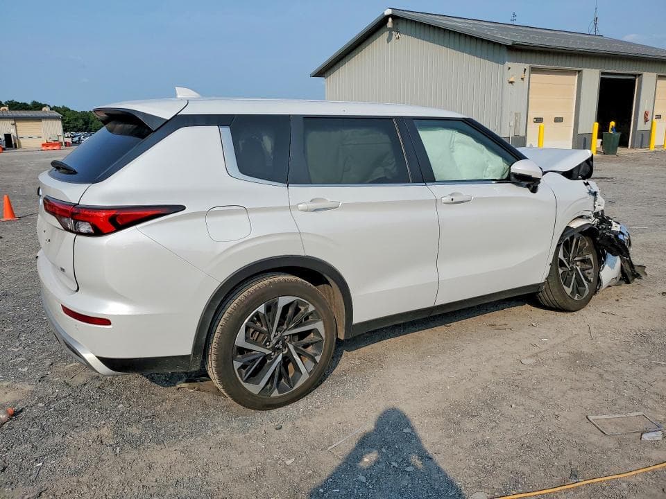 2024 MITSUBISHI OUTLANDER SE 3