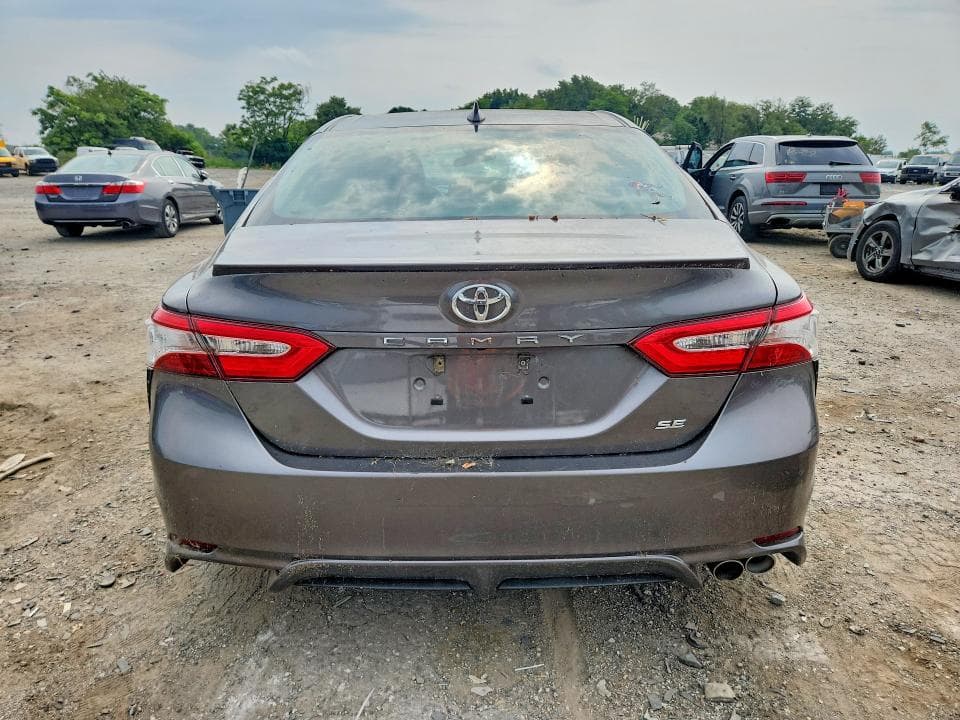 2020 TOYOTA CAMRY SE 6