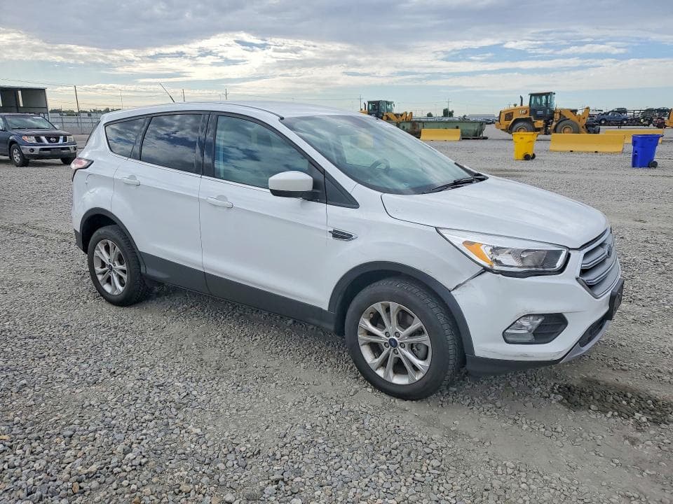 2017 FORD ESCAPE SE 4