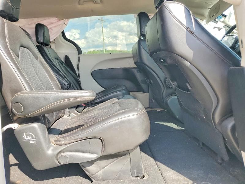 2023 CHRYSLER PACIFICA TOURING L 11