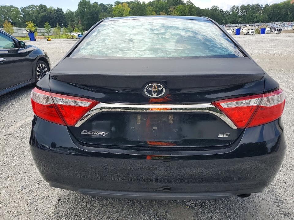 2017 TOYOTA CAMRY SE 6
