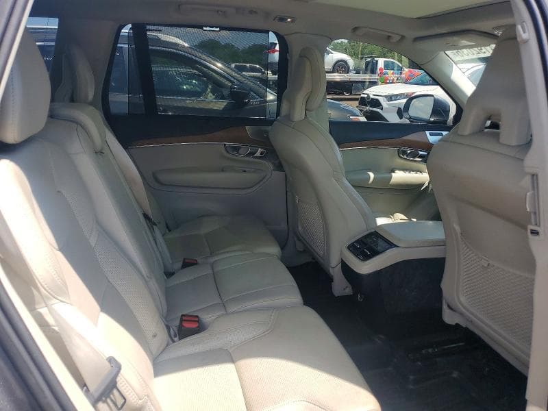 2017 VOLVO XC90 T6 11