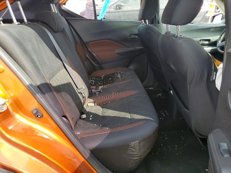 2019 NISSAN KICKS SR 10