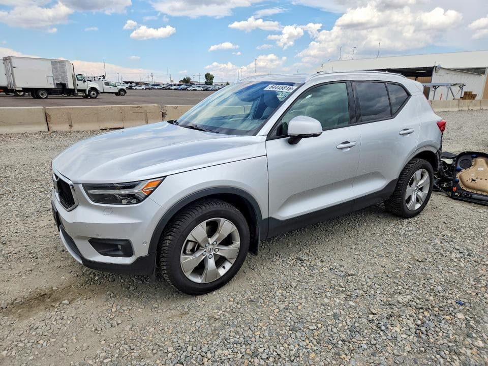 2019 VOLVO XC40 T5 MOMENTUM - 1