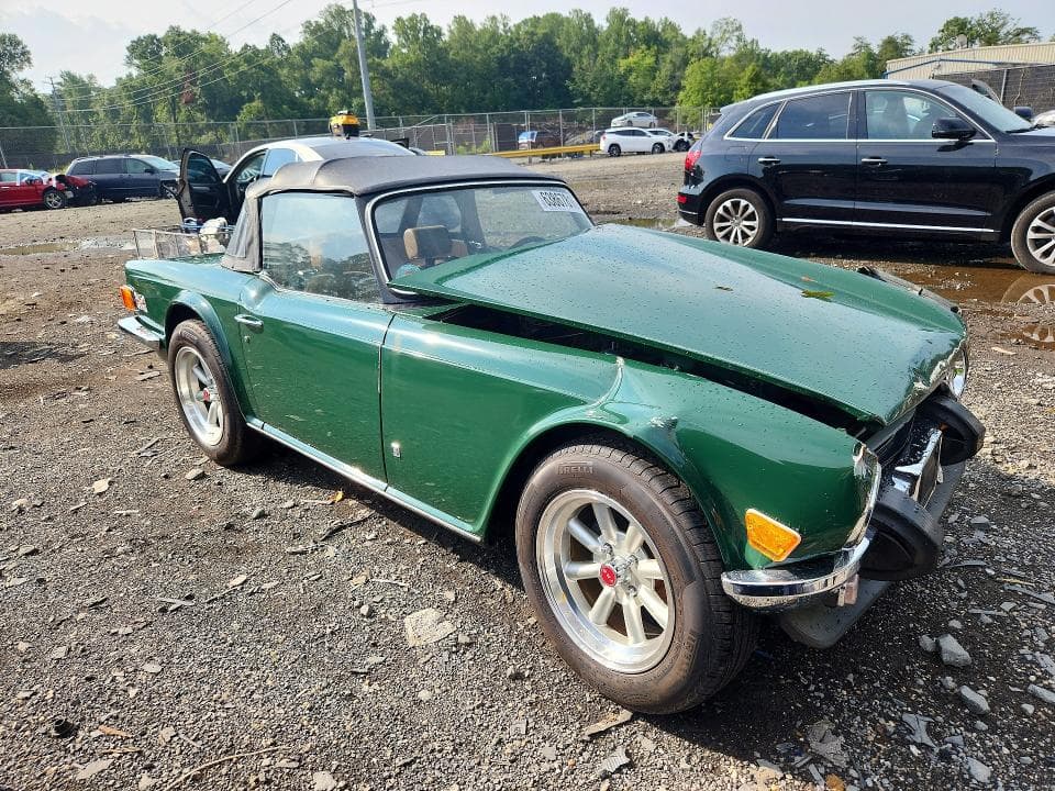 1976 TRIUMPH CAR TR6 4