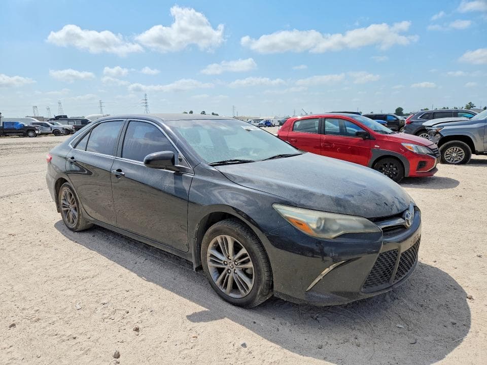 2017 TOYOTA CAMRY SE 4