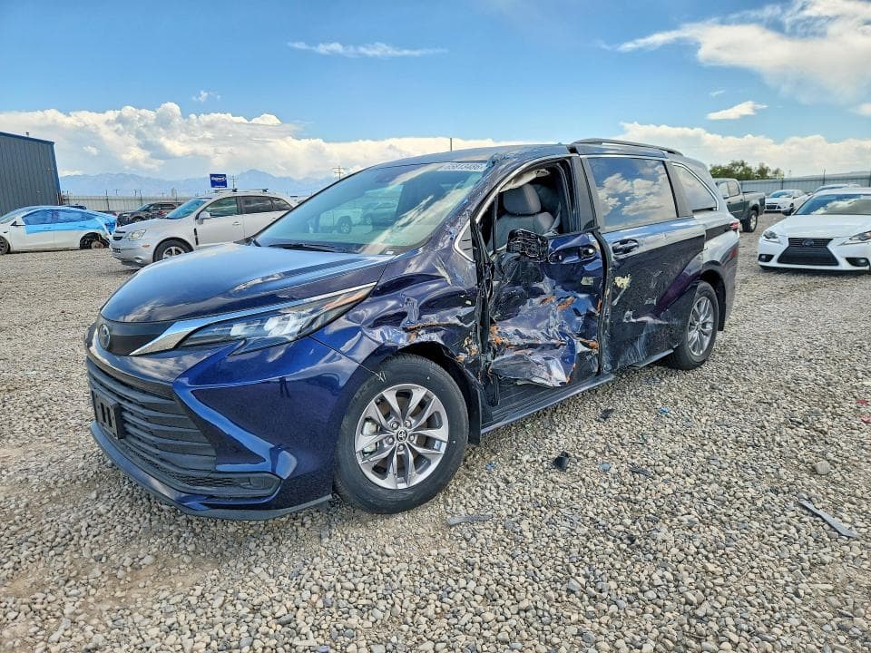 2025 TOYOTA SIENNA LE 8-PASSENGER - 1