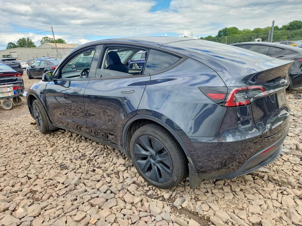 2025 TESLA MODEL Y 2