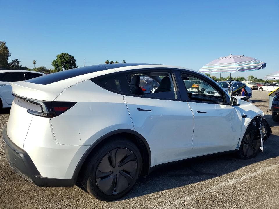 2026 TESLA MODEL Y 3